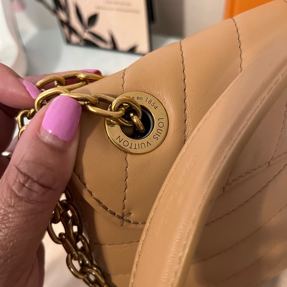 Louis Vuitton Wave Bag Taupe MM - Picture 7 of 11